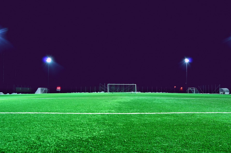 jonathan-petersson-unsplash-STIBMIVB-foot