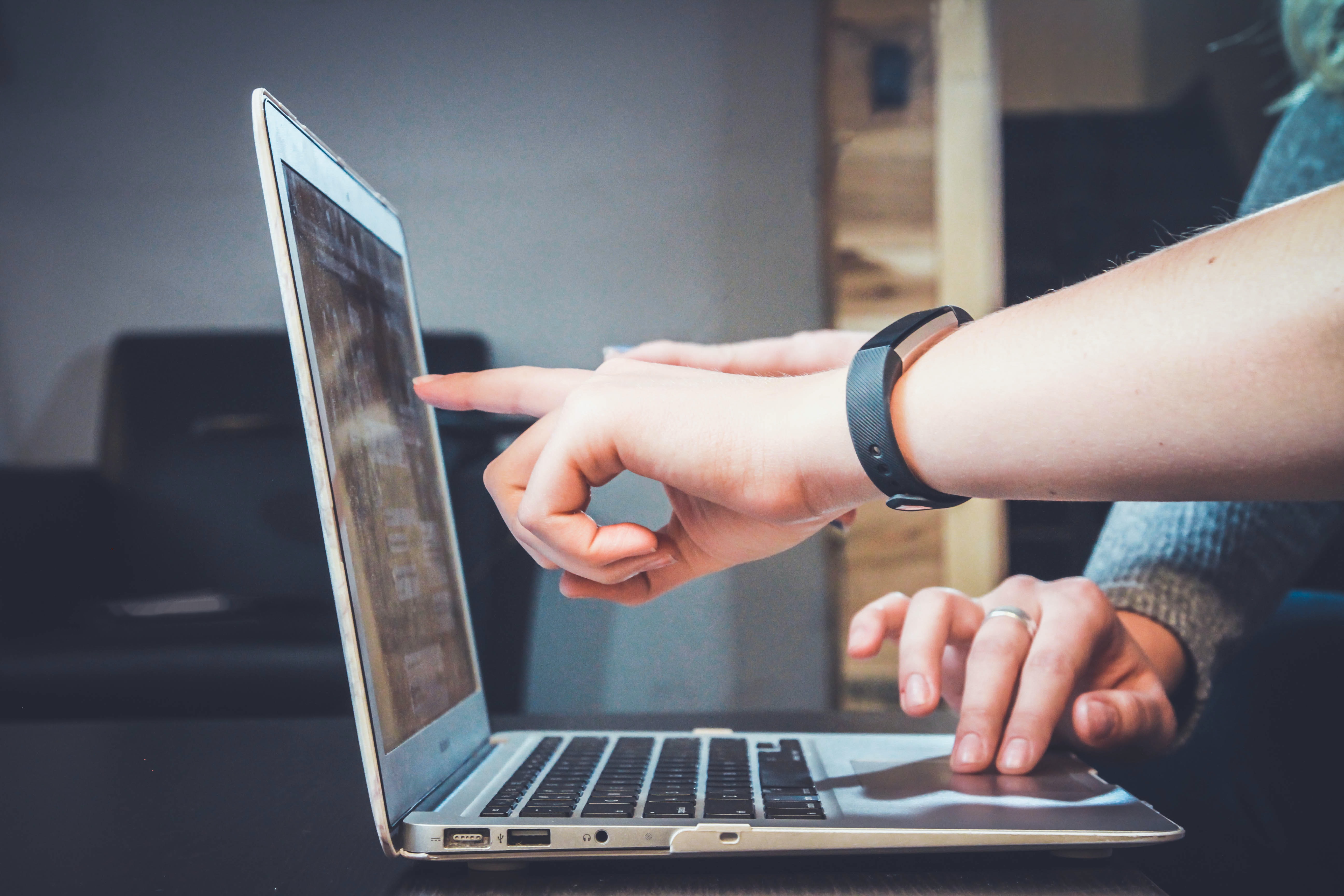 Wie zit achter de telefoon en het scherm van onze Customer Care?