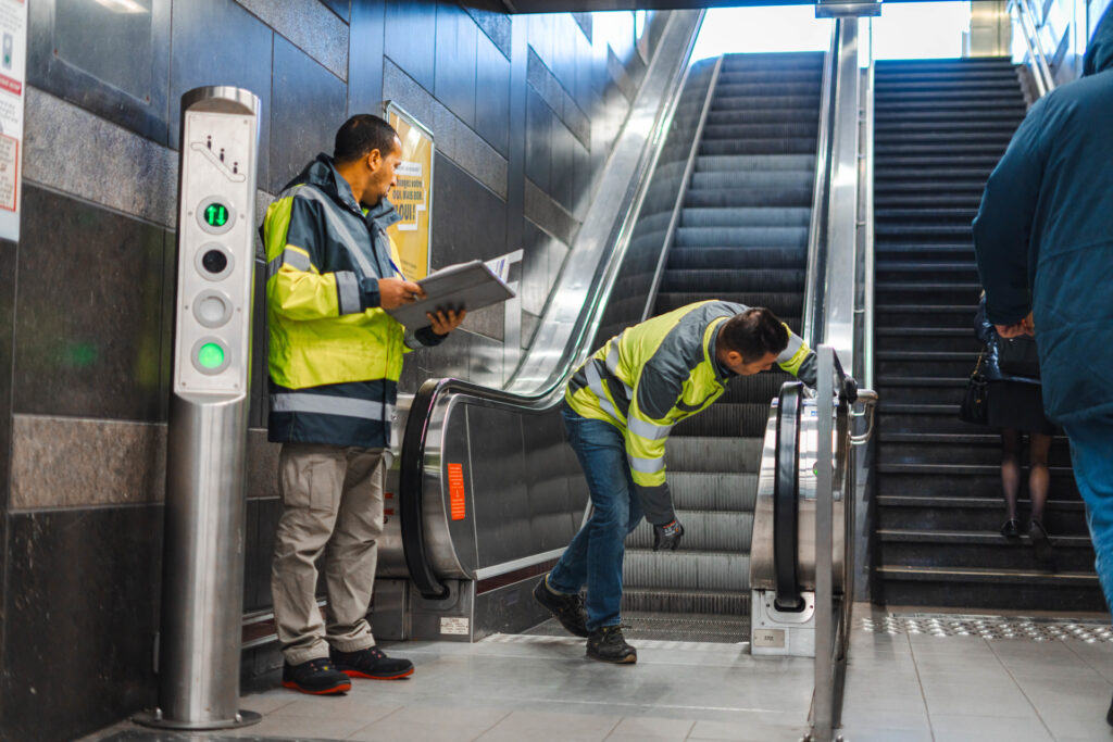 Techniques spéciales - Escalators & ascenseurs stib
